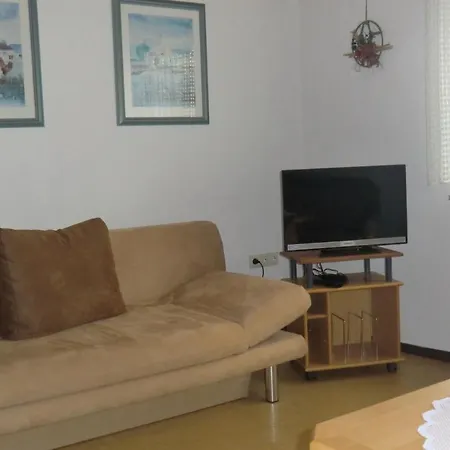 Werner Mit Terrasse Διαμέρισμα